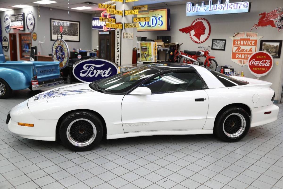 Pontiac-firebird-trans-am-2dr-h-1994-white-3