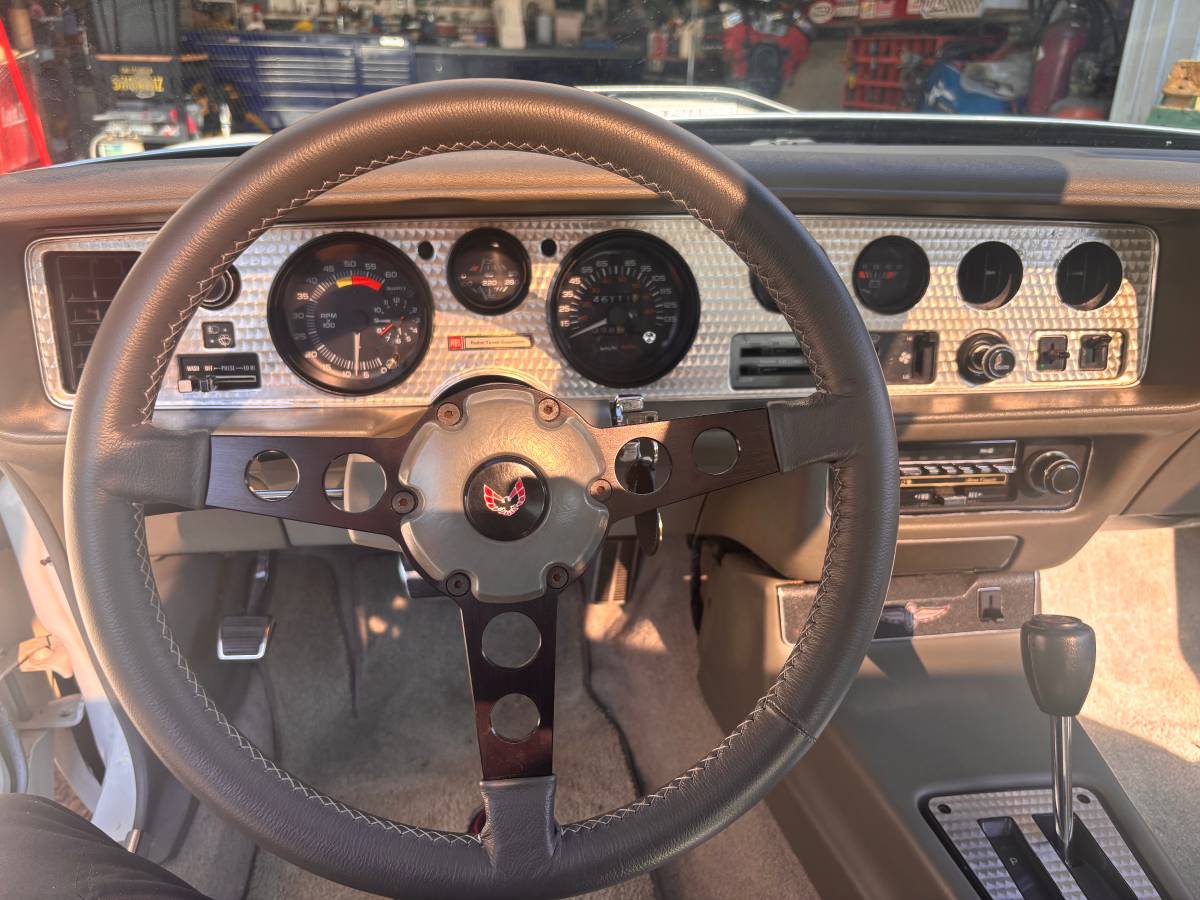 Pontiac-firebird-turbo-trans-am-indy-pace-car-1980-white-14
