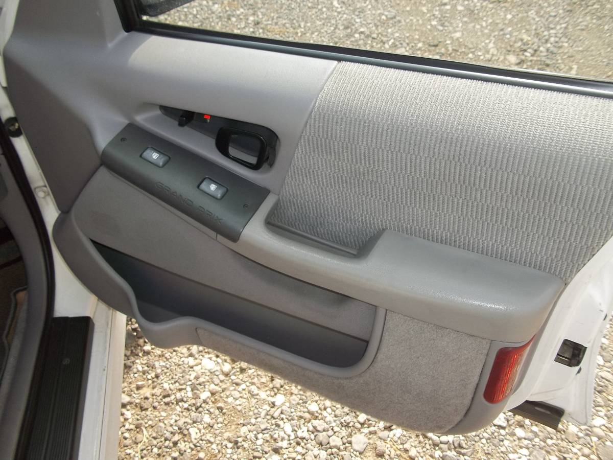 Pontiac-grand-prix-se-1995-white-6