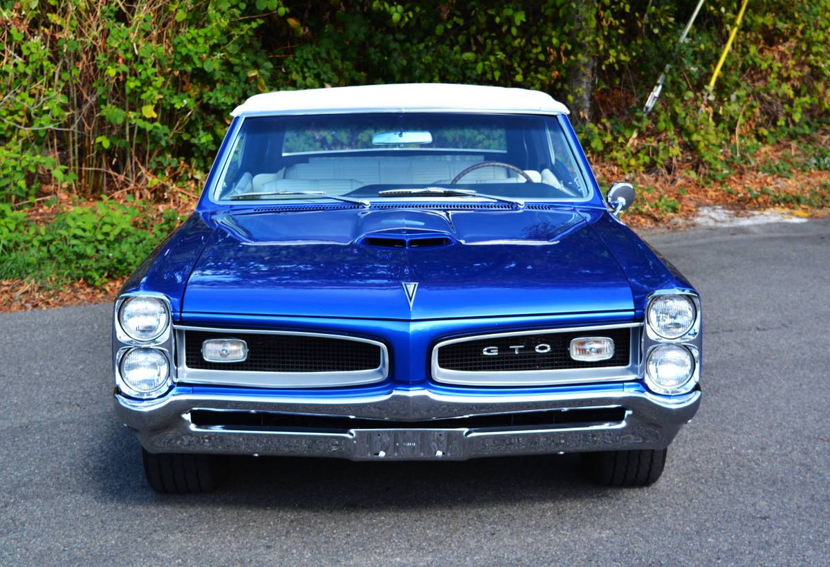 Pontiac-gto-convertible-1966-blue-1