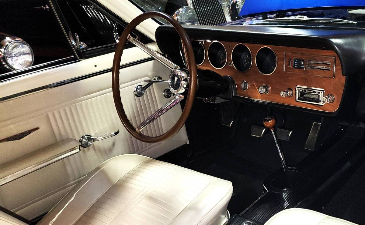 Pontiac-gto-convertible-1966-blue-10