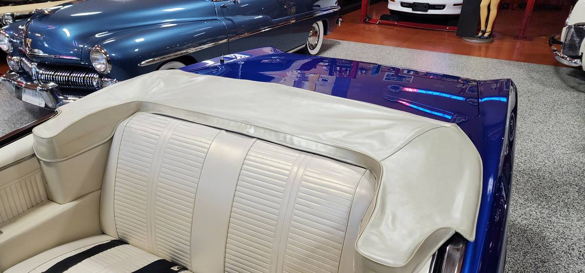 Pontiac-gto-convertible-1966-blue-14