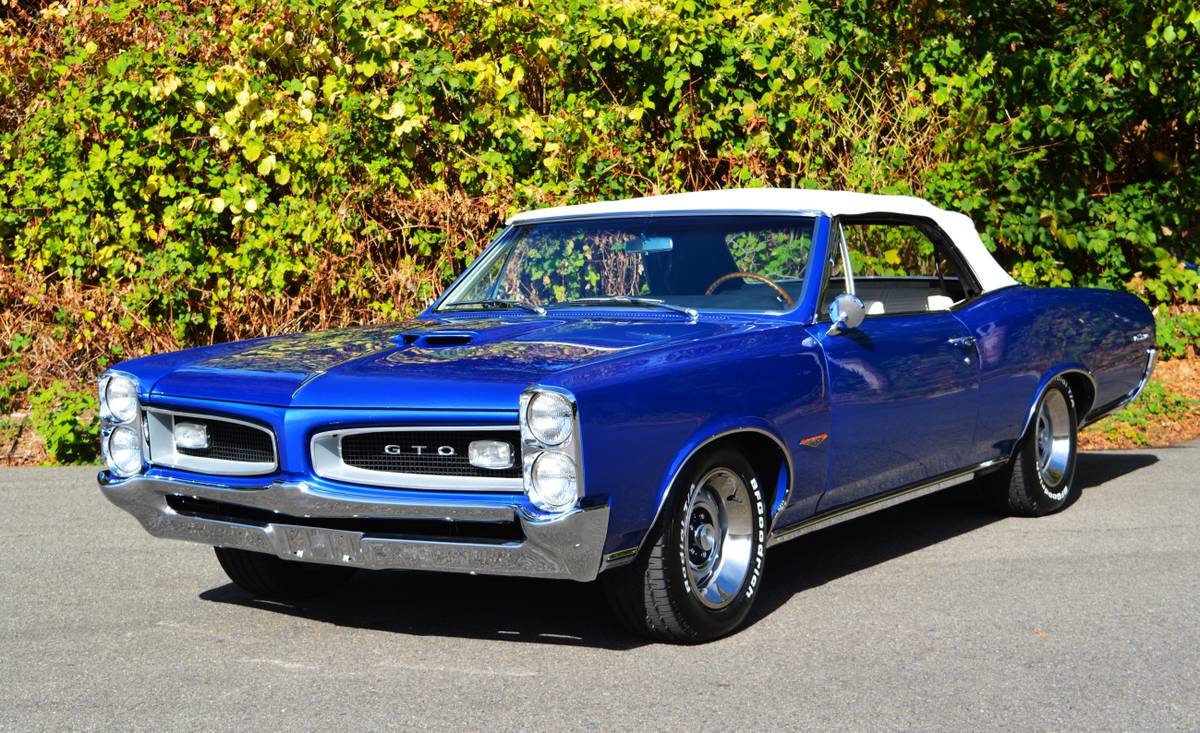 Pontiac-gto-convertible-1966-blue-2