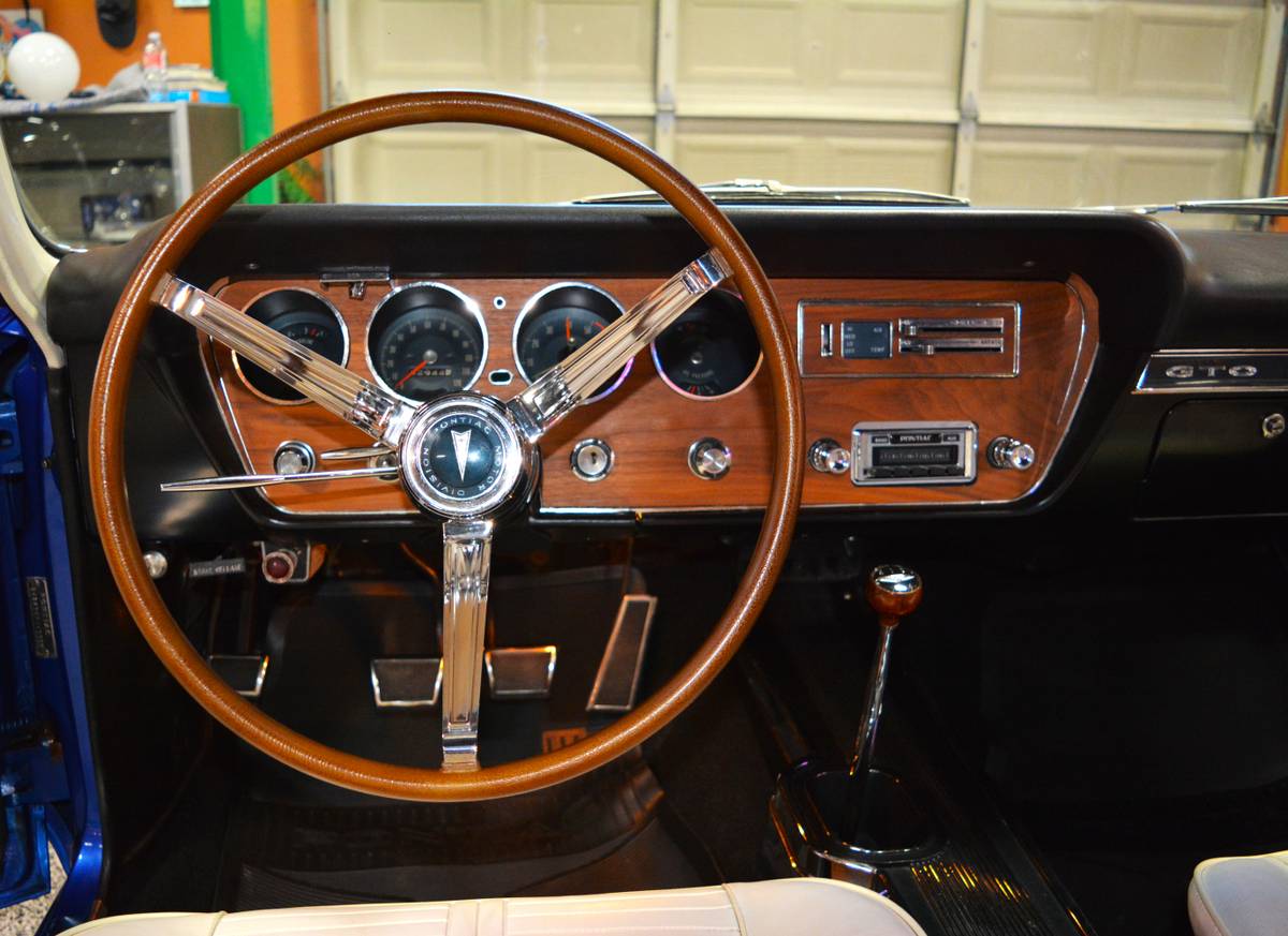 Pontiac-gto-convertible-1966-blue-23