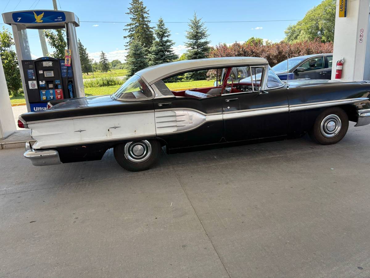 Pontiac-laurentian-four-door-sport-1958-black-1