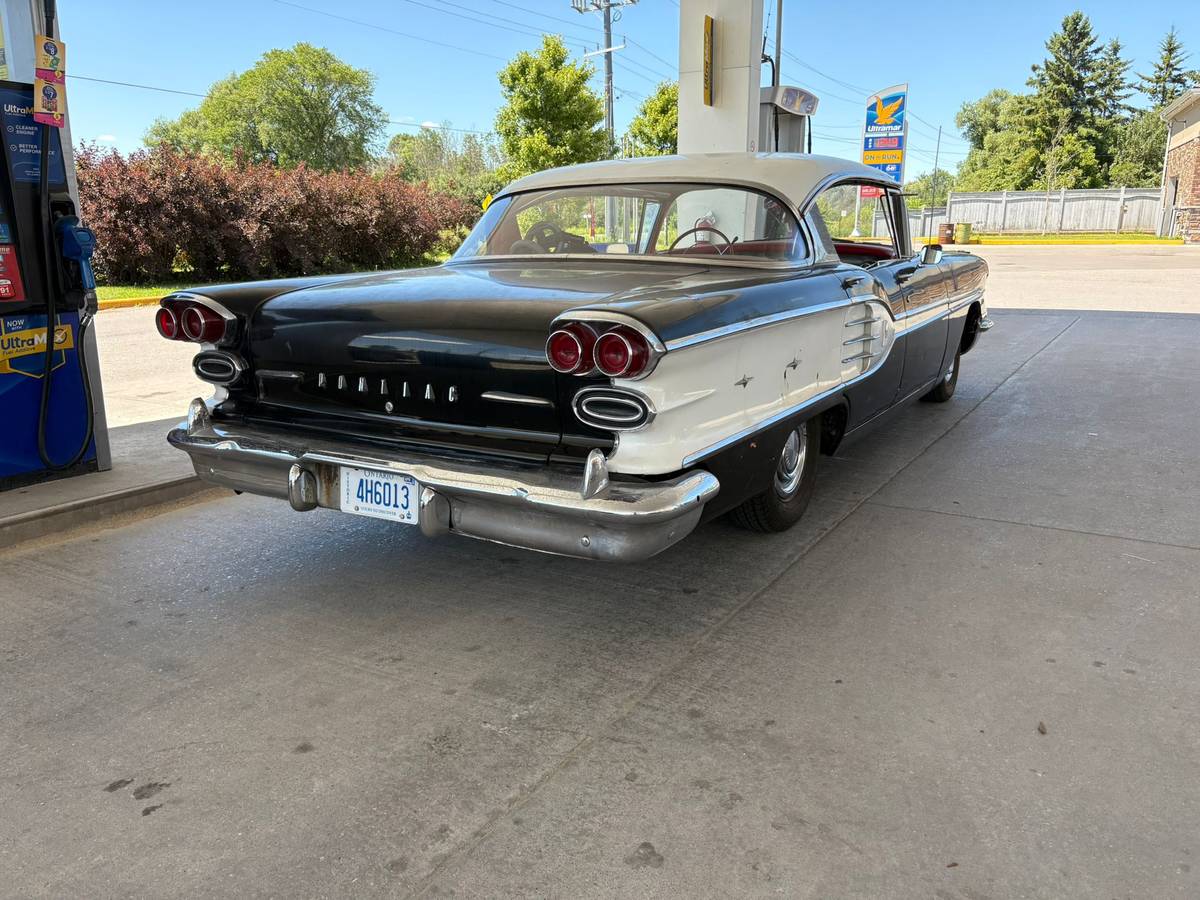 Pontiac-laurentian-four-door-sport-1958-black-2