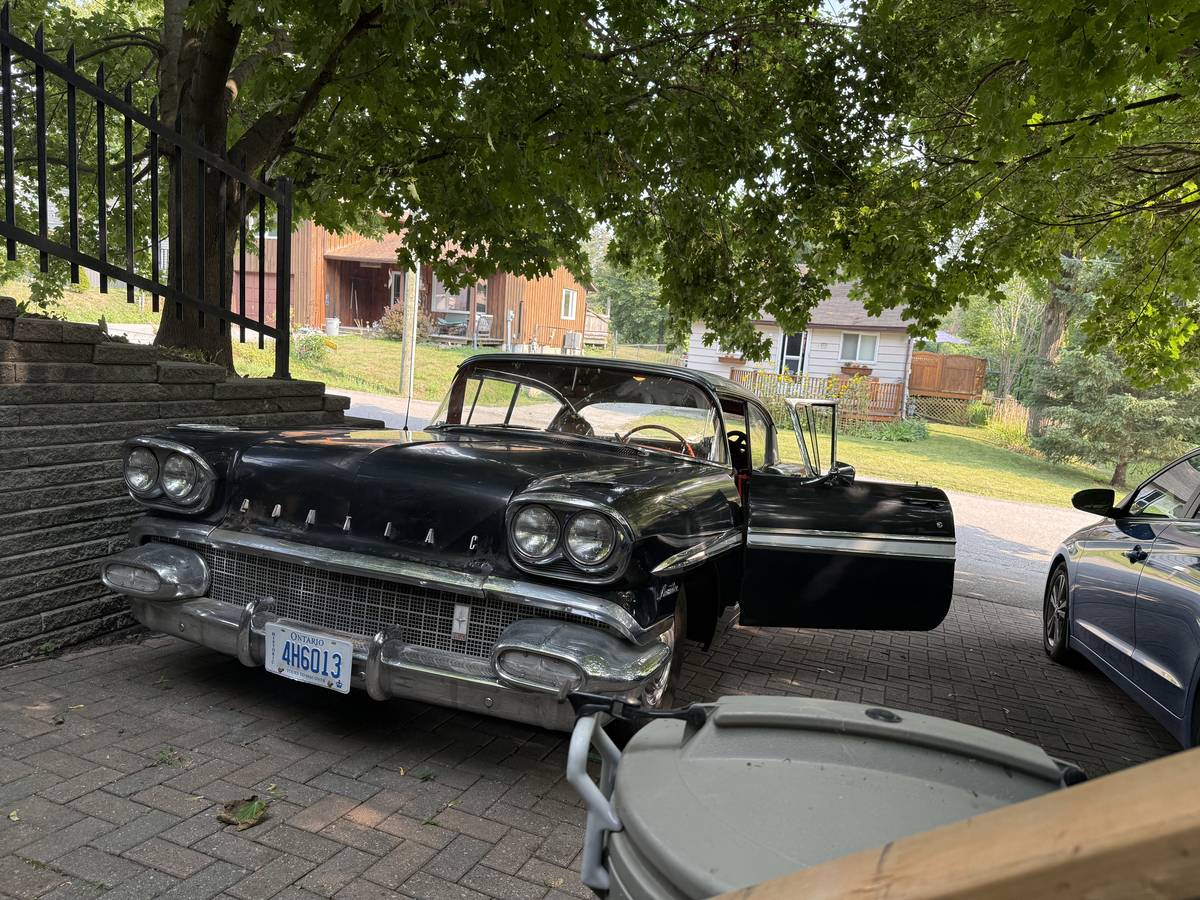 Pontiac-laurentian-four-door-sport-1958-black-6