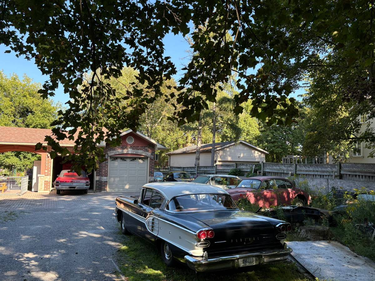 Pontiac-laurentian-four-door-sport-1958-black-7