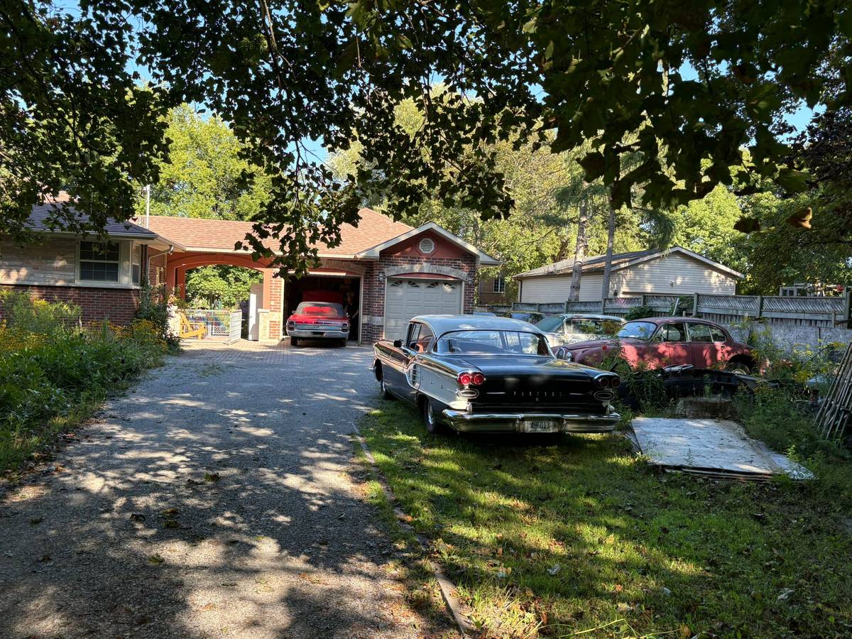 Pontiac-laurentian-four-door-sport-1958-black-8