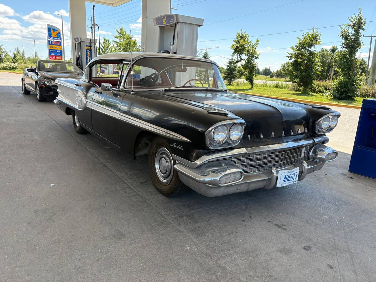 Pontiac-laurentian-four-door-sport-1958-black