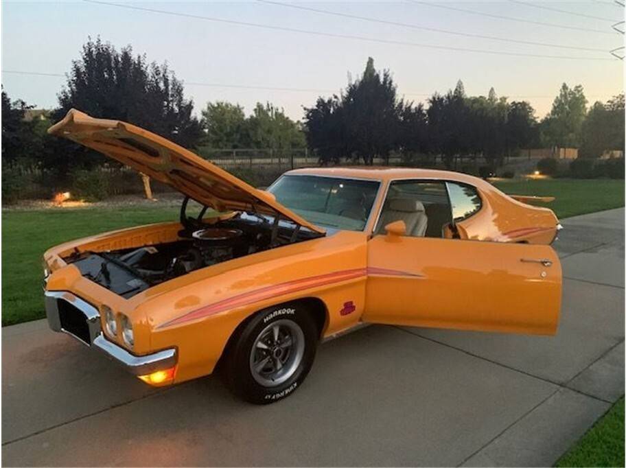 Pontiac-lemansgto-tribute-1970-16