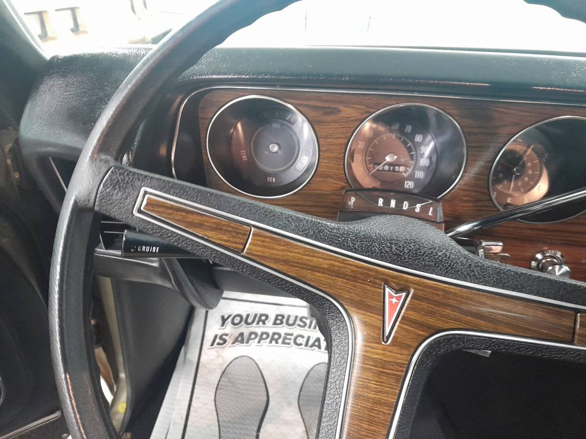 Pontiac-luxury-lemans-1972-1