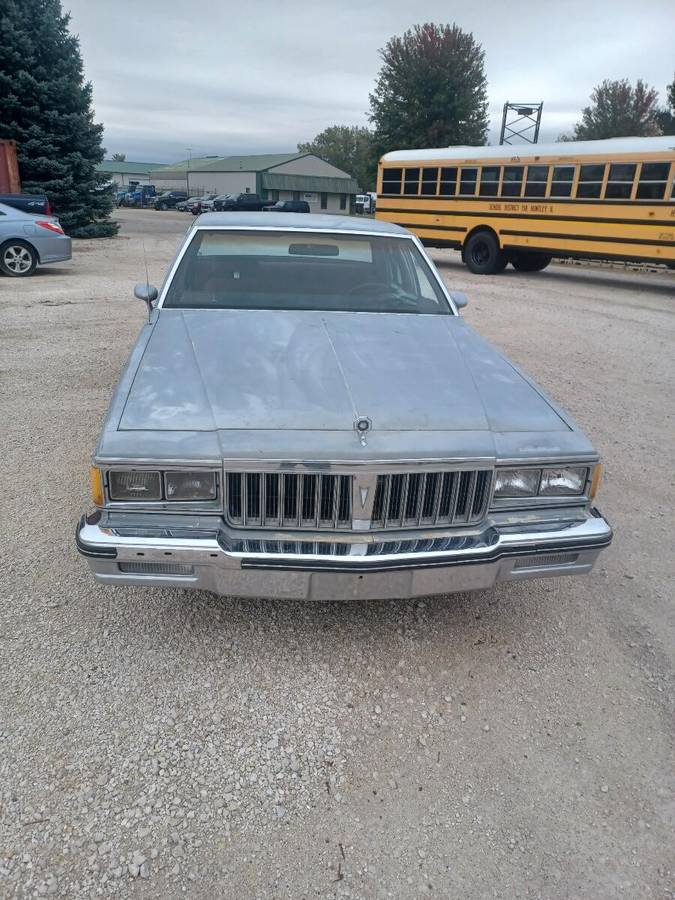 Pontiac-parisienne-1984-grey-12