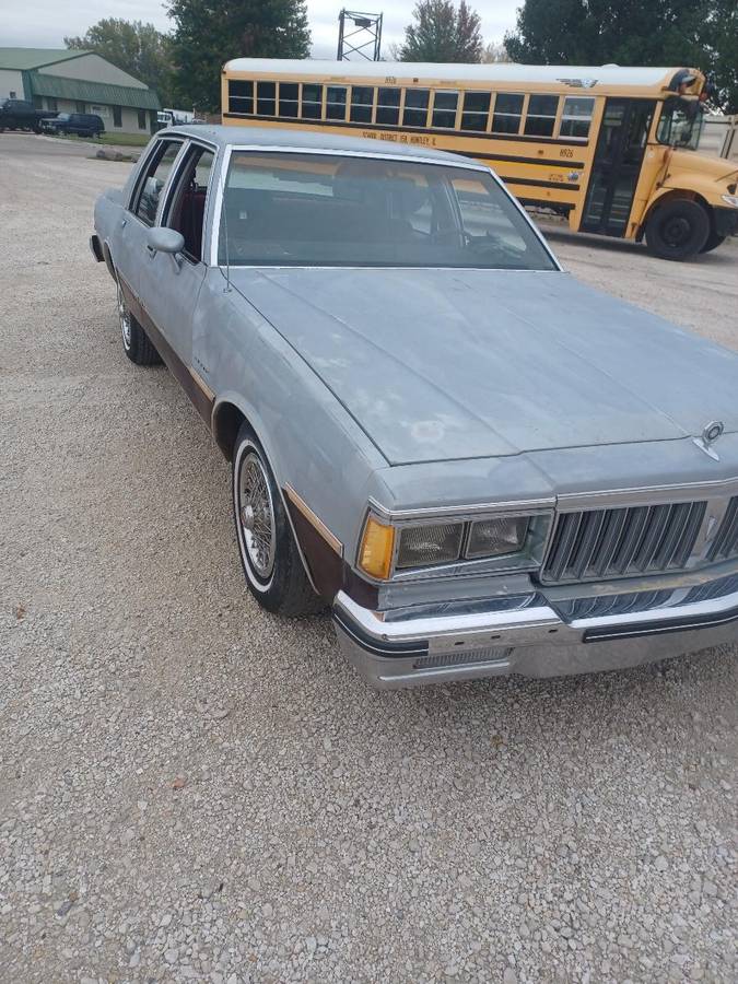 Pontiac-parisienne-1984-grey-15