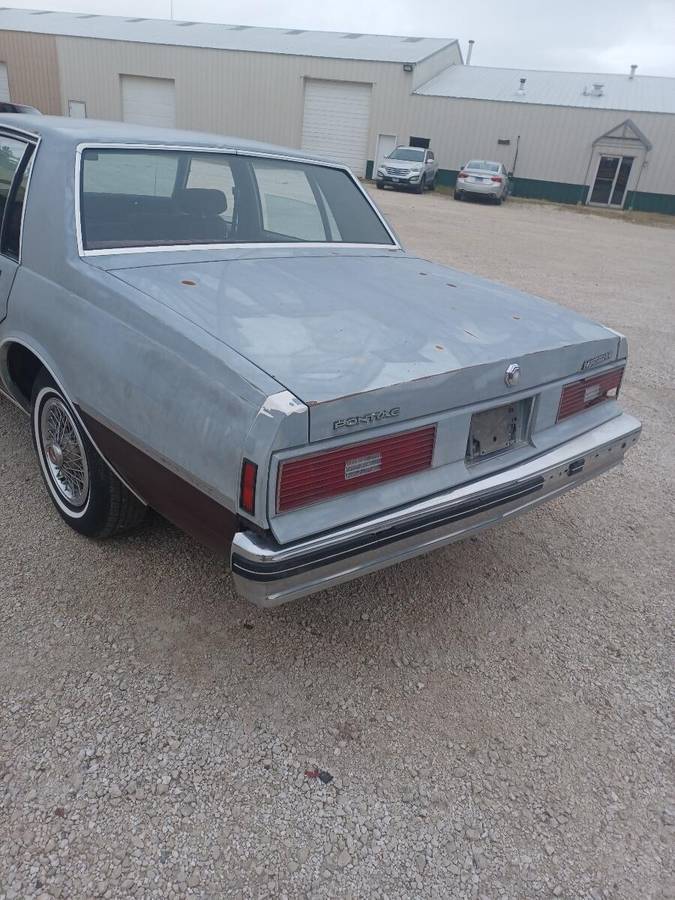 Pontiac-parisienne-1984-grey-9
