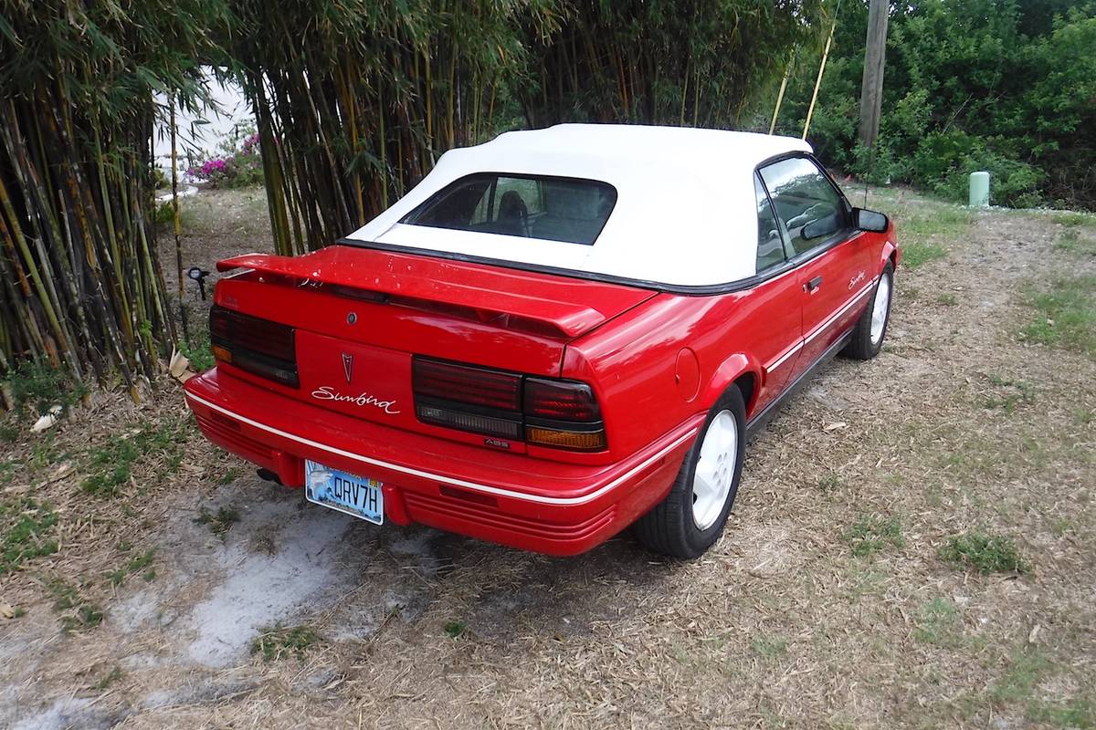 Pontiac-sunbird-1993