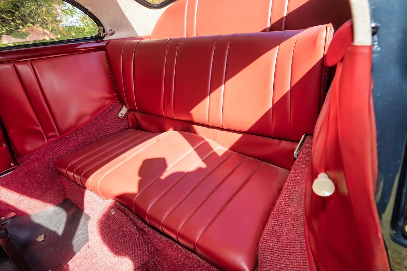 Porsche-356a-1957-Aquamarine-Blue-Red-10