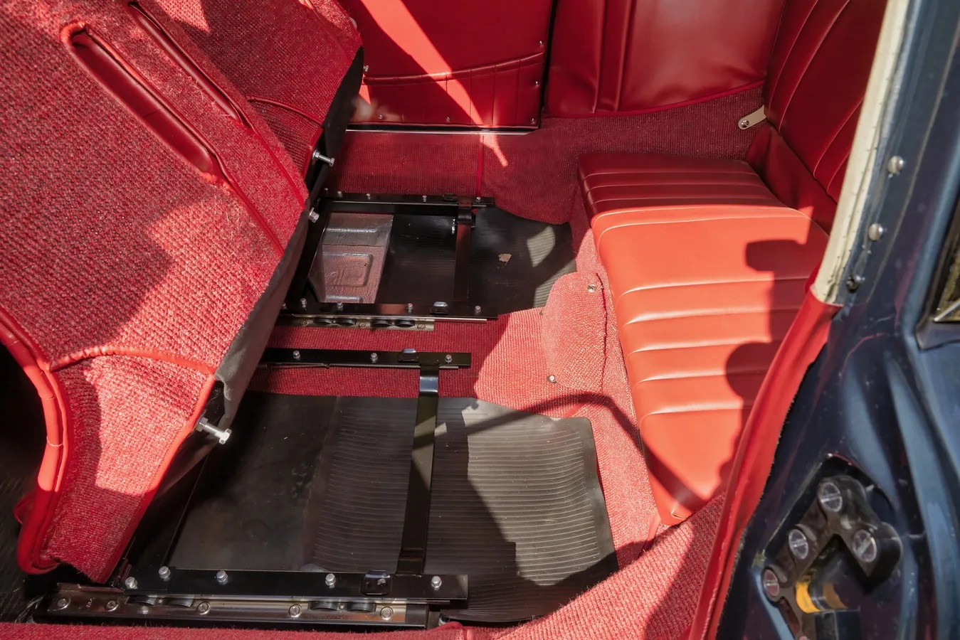 Porsche-356a-1957-Aquamarine-Blue-Red-11
