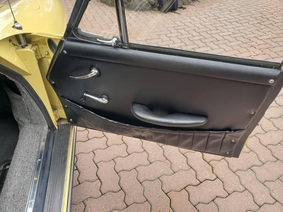 Porsche-356sc-1964-yellow-17
