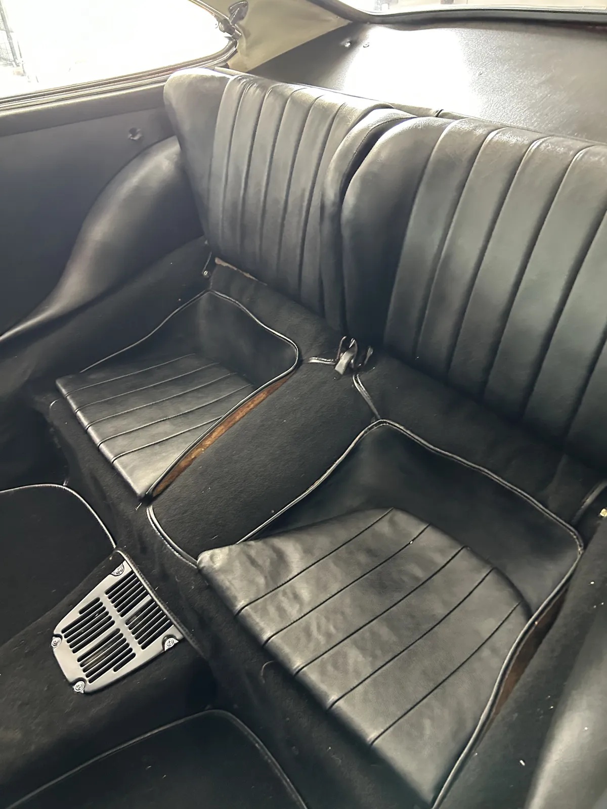 Porsche-911-1966-Red-Black-11