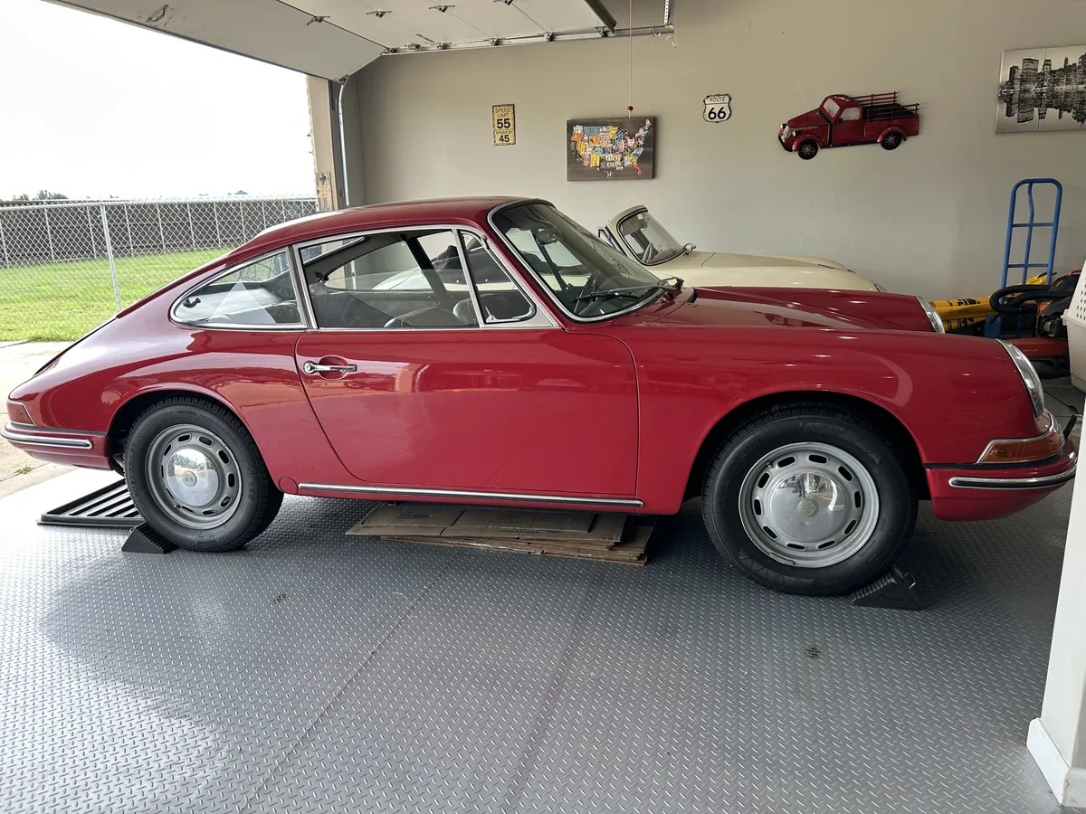 Porsche-911-1966-Red-Black-2