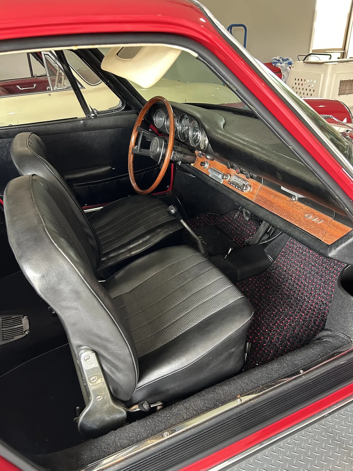 Porsche-911-1966-Red-Black-9