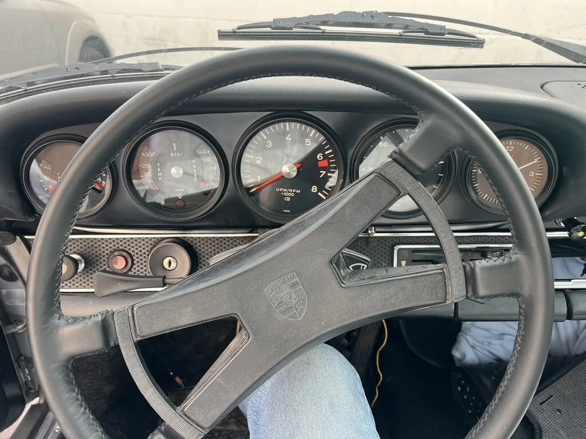 Porsche-911-1971-Silver-Black-11