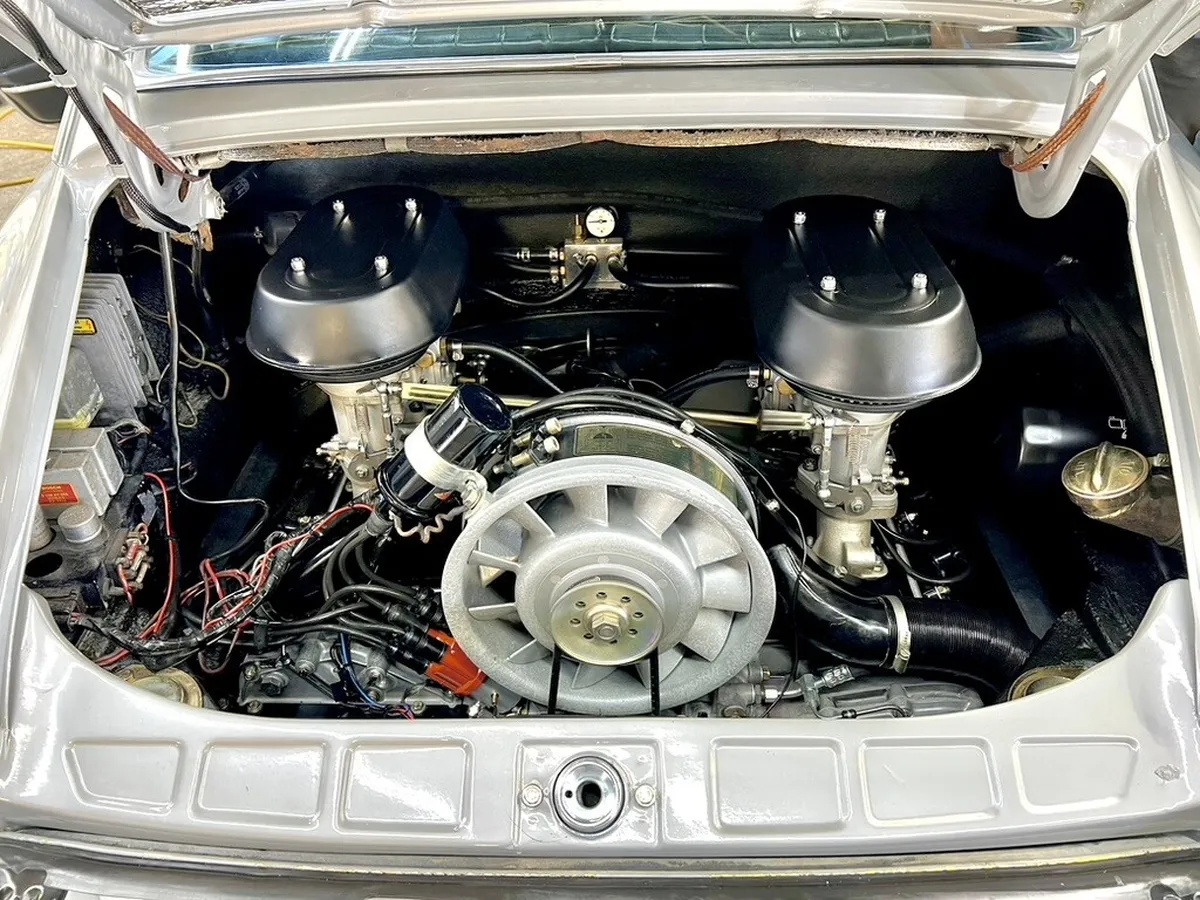 Porsche-911-1971-Silver-Black-5