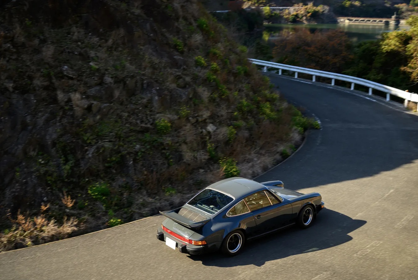 Porsche-911-1975-1