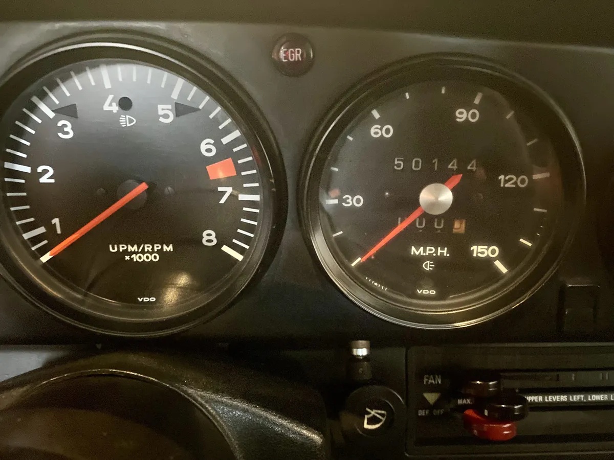 Porsche-911-1975-12
