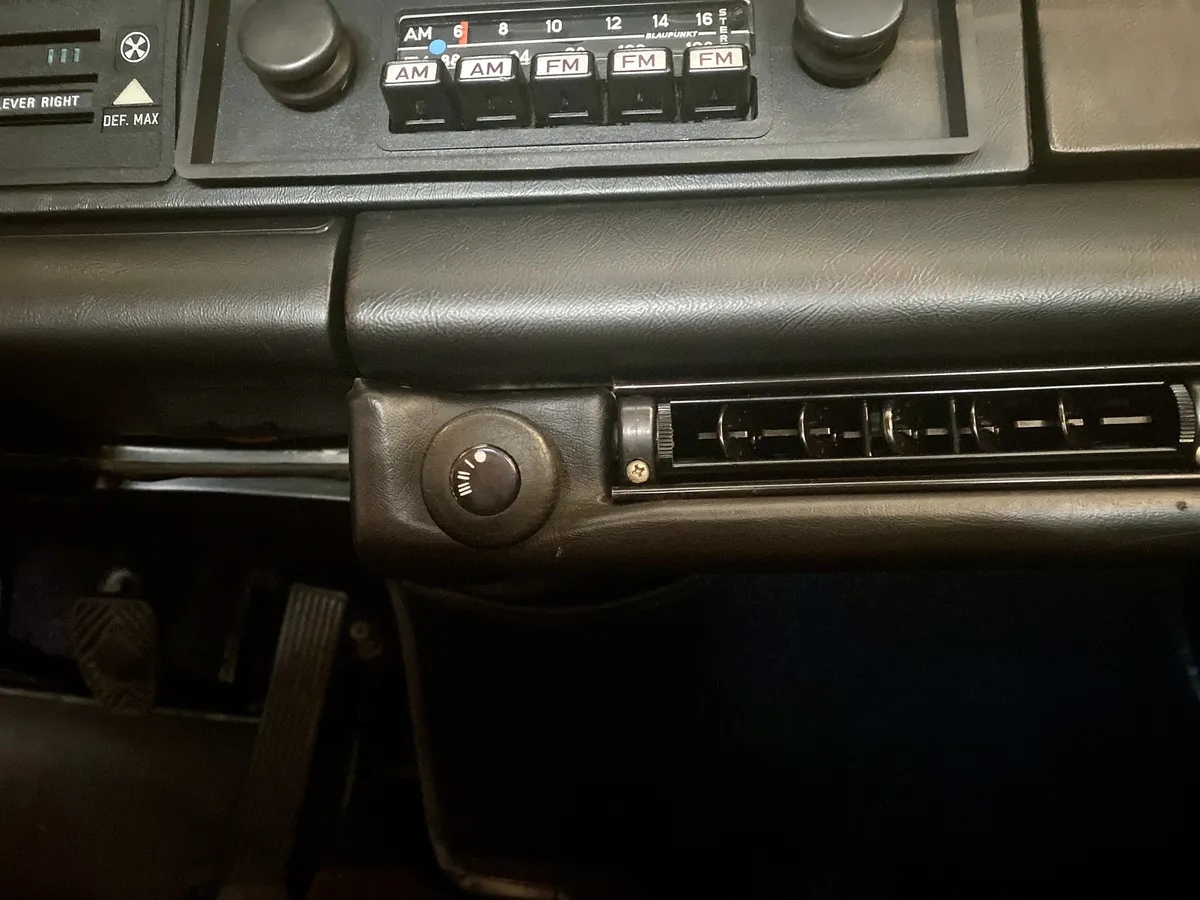 Porsche-911-1975-14