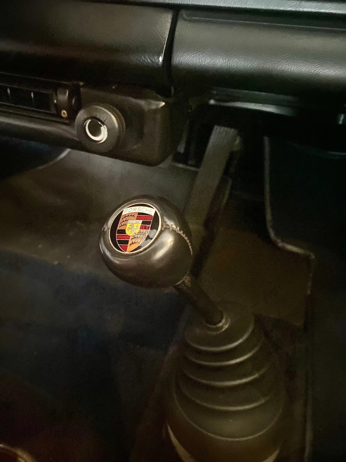 Porsche-911-1975-15