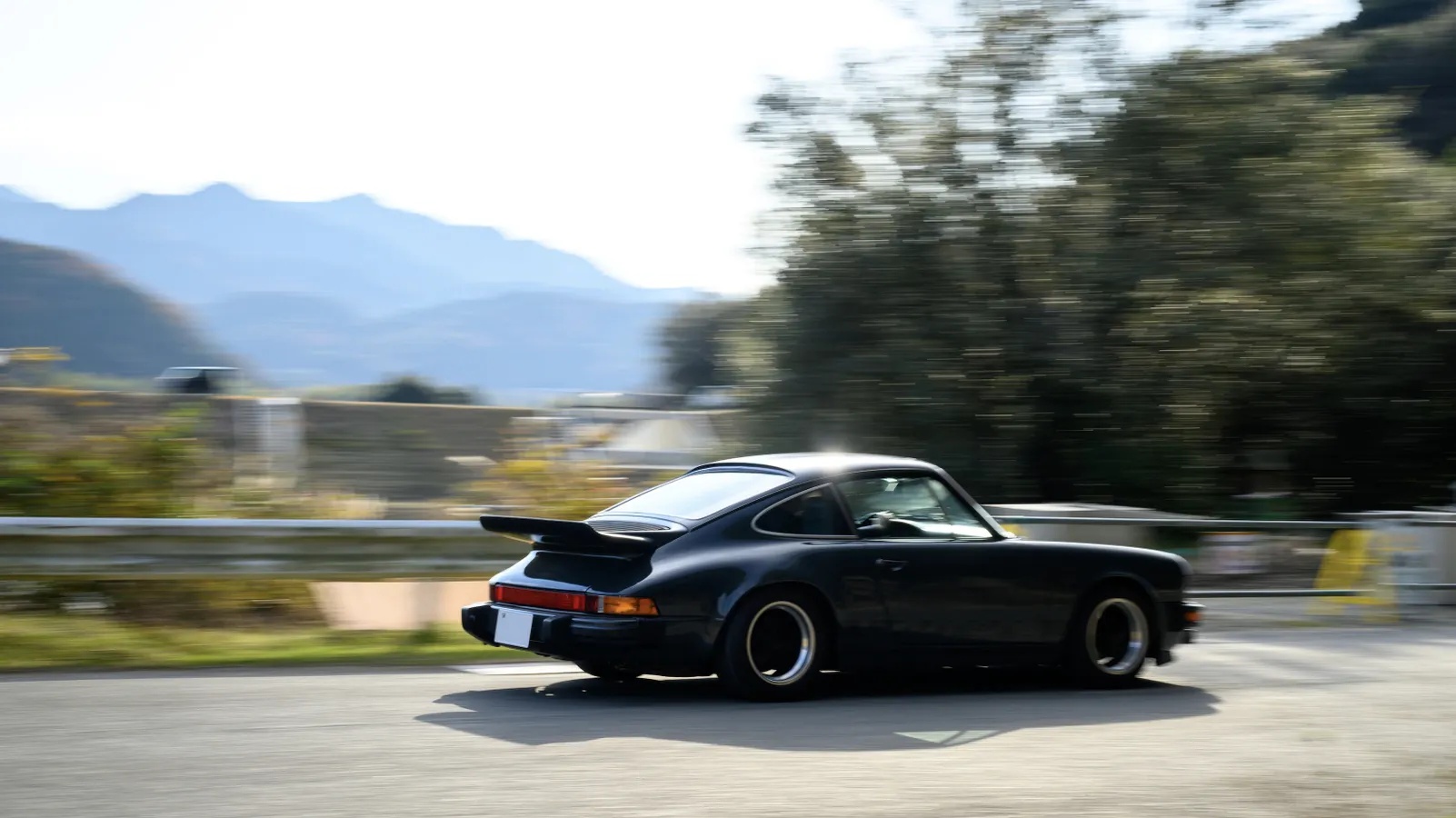 Porsche-911-1975-7