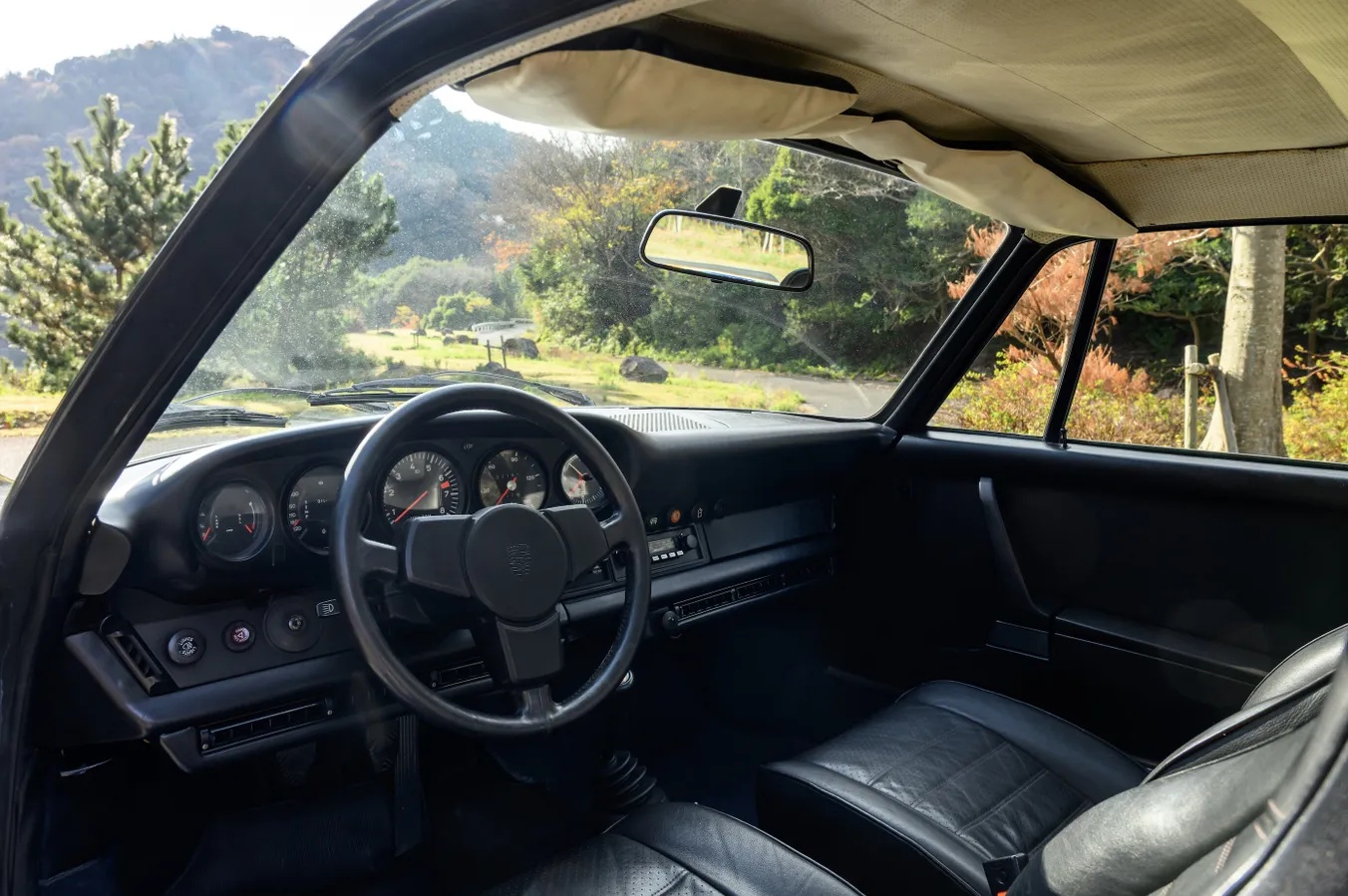 Porsche-911-1975-8