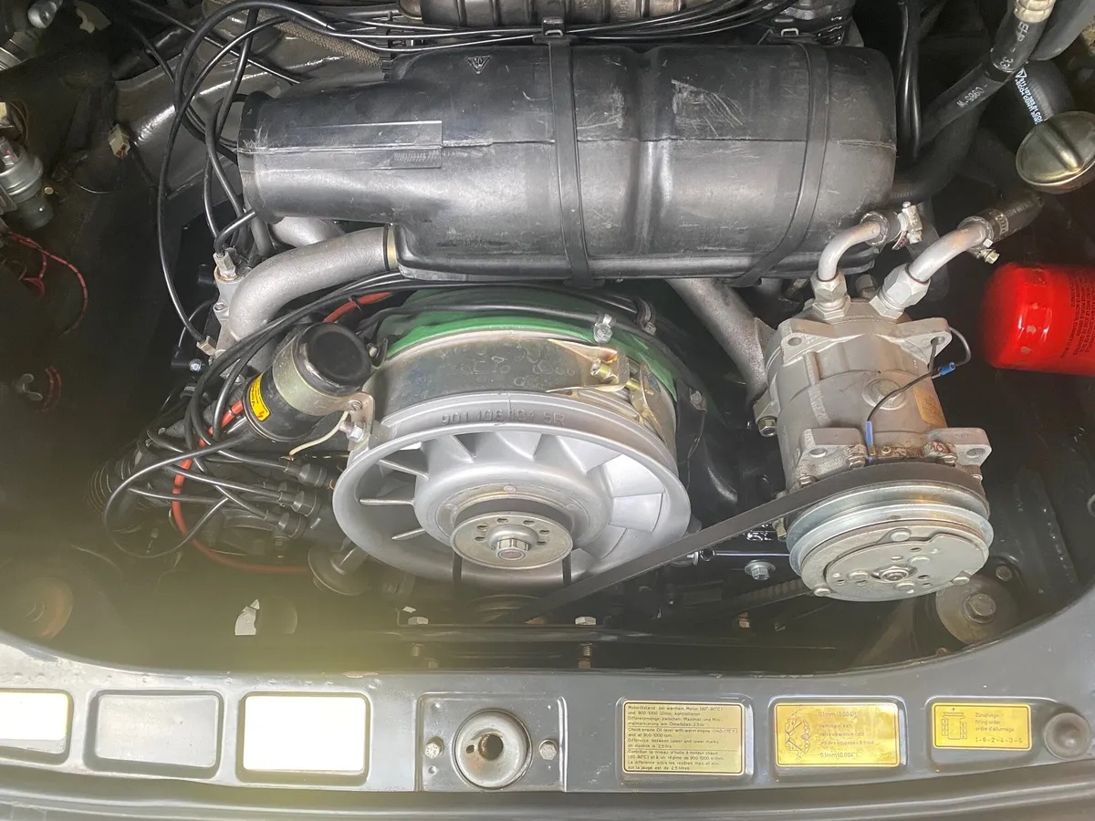Porsche-911-1975-9
