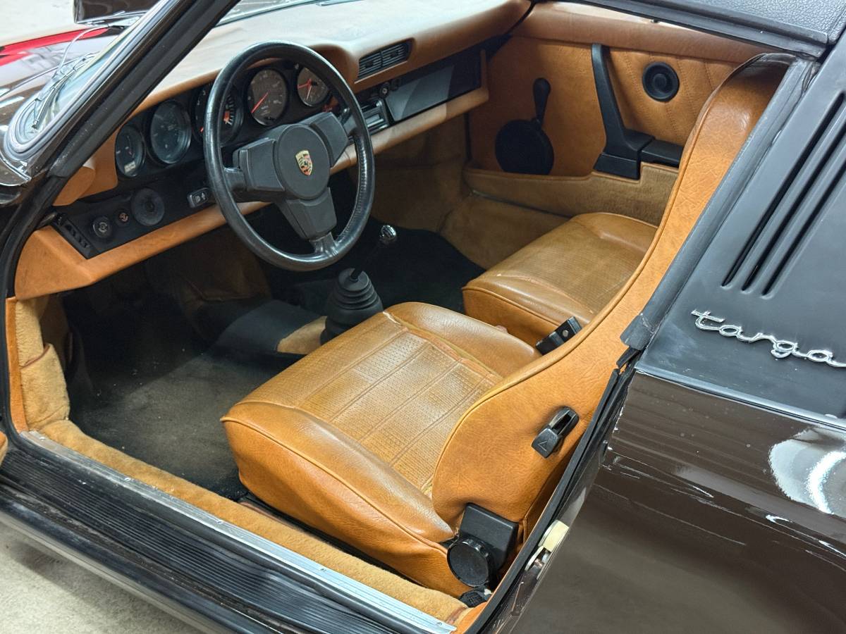 Porsche-911-1981-12