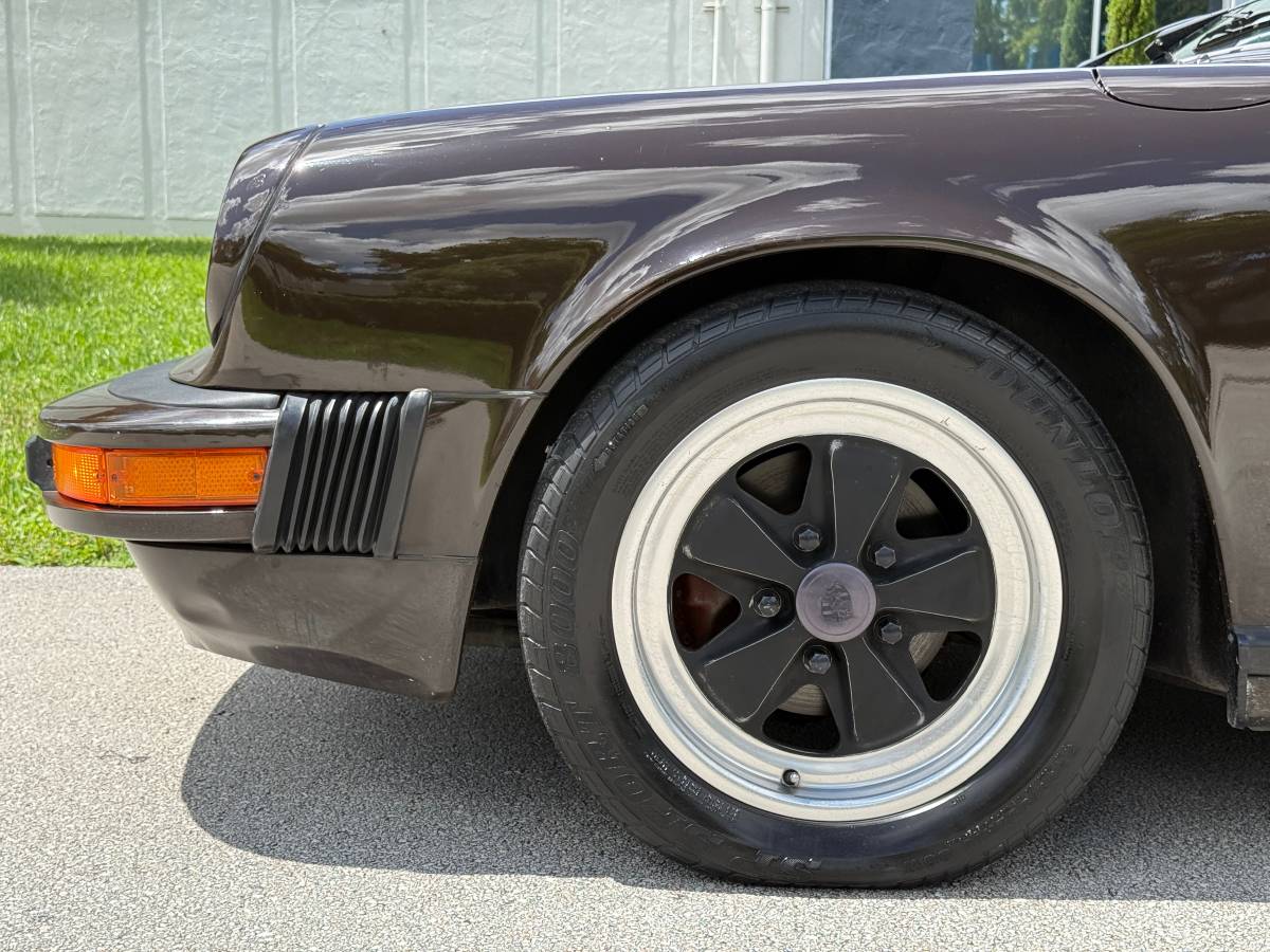 Porsche-911-1981-6