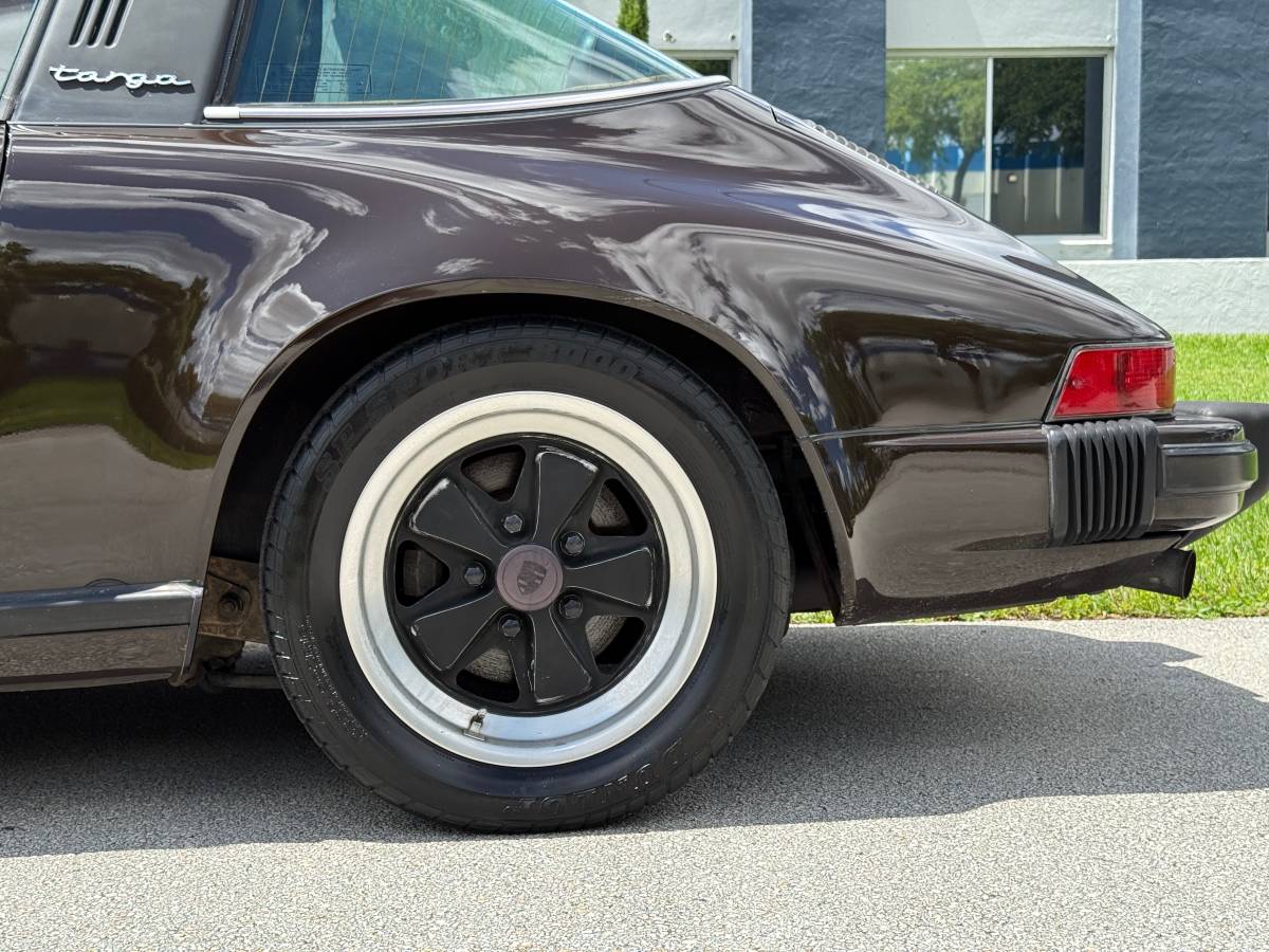 Porsche-911-1981-7