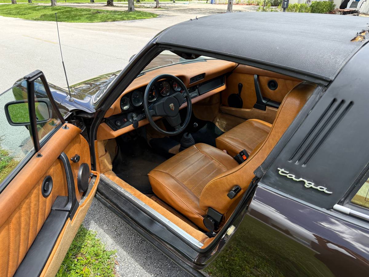 Porsche-911-1981-8