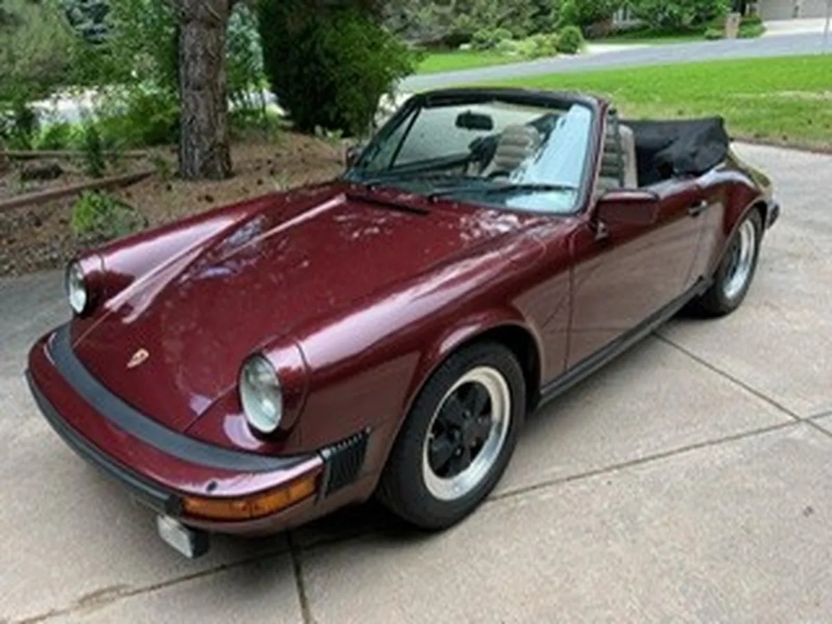 Porsche-911-1983-Ruby-Red-Metallic-Tan-5