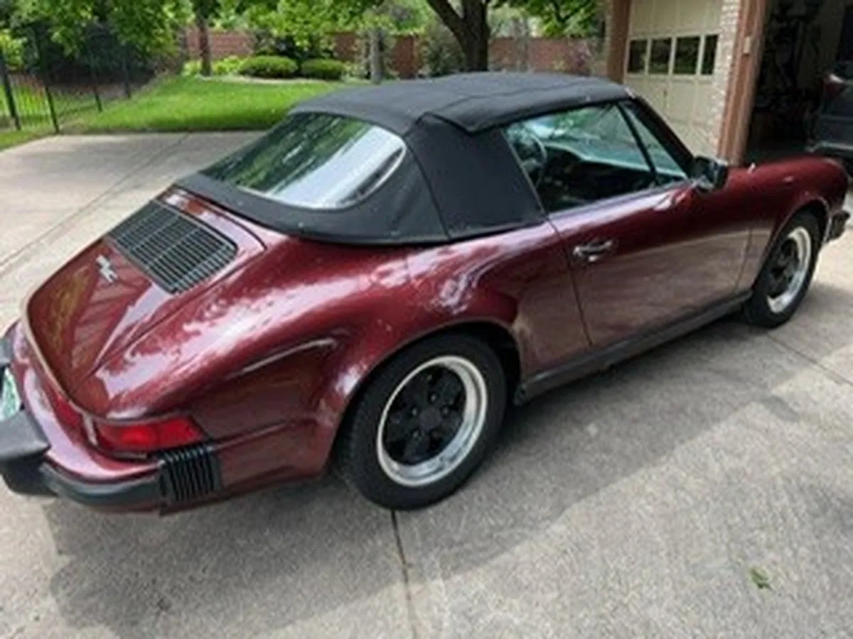 Porsche-911-1983-Ruby-Red-Metallic-Tan-6