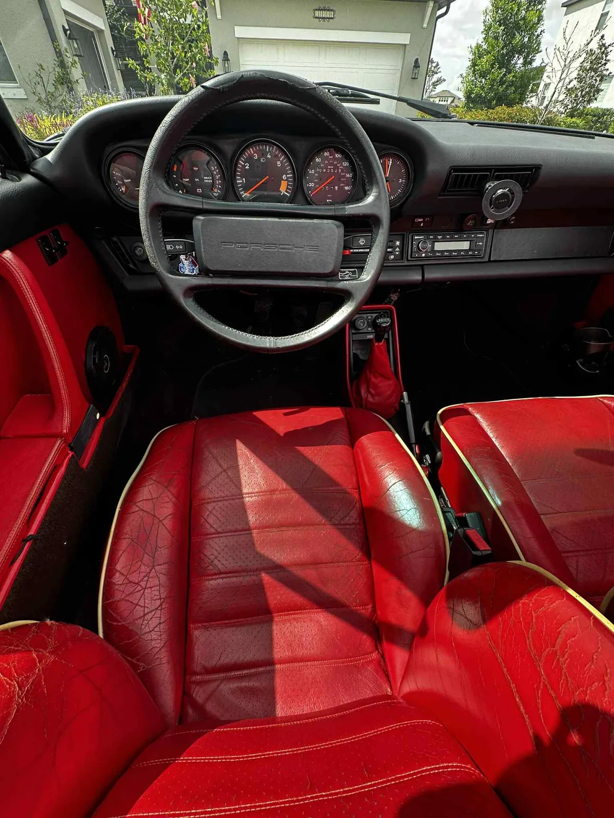 Porsche-911-1985-Black-Cancan-Red-1