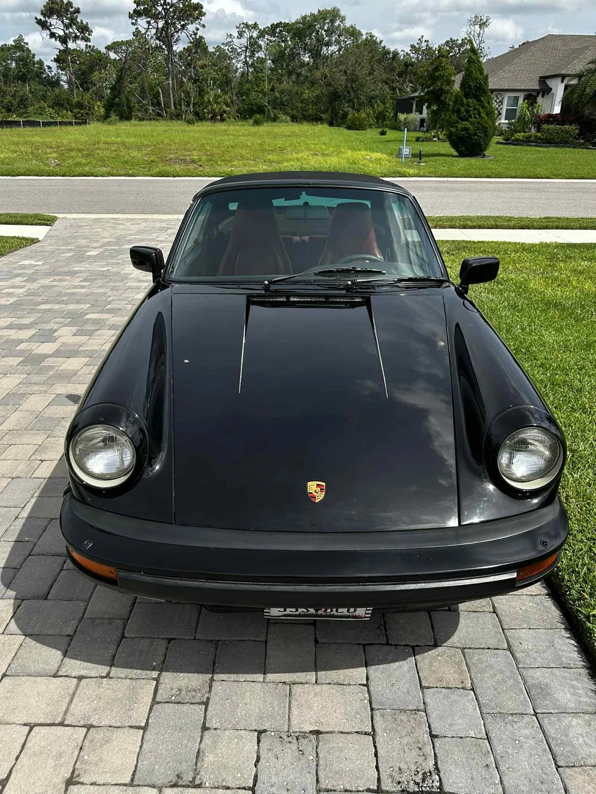 Porsche-911-1985-Black-Cancan-Red-3