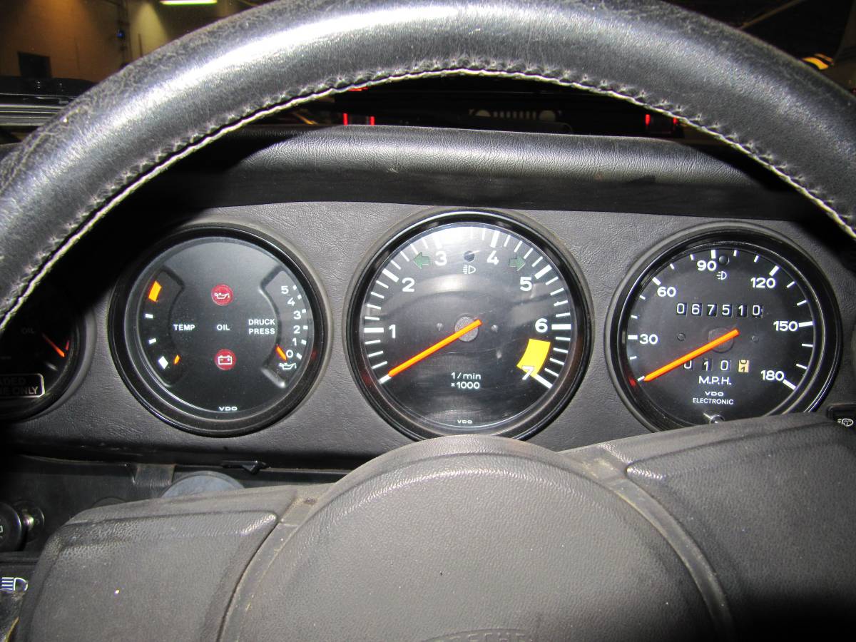 Porsche-911-turbolook-targa-1983-blue-10