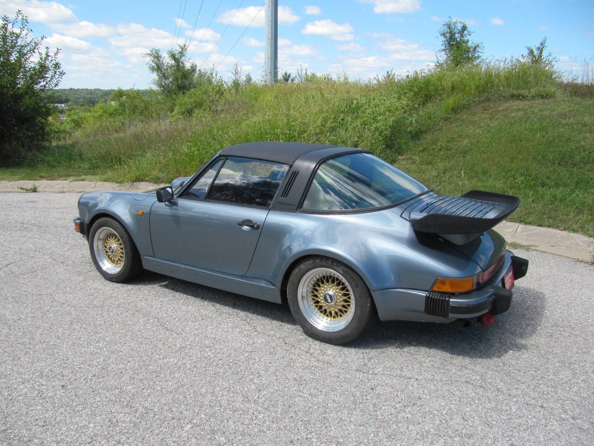 Porsche-911-turbolook-targa-1983-blue-3
