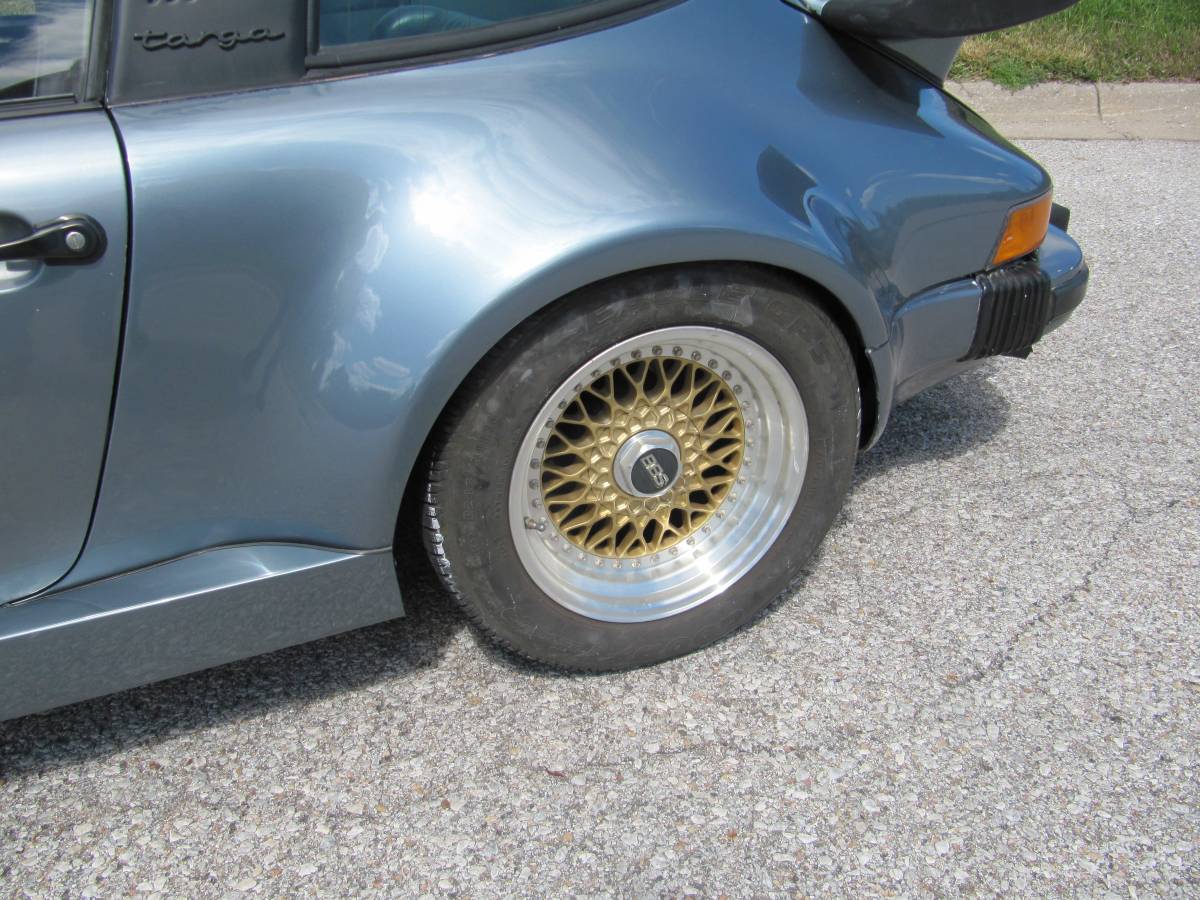 Porsche-911-turbolook-targa-1983-blue-4
