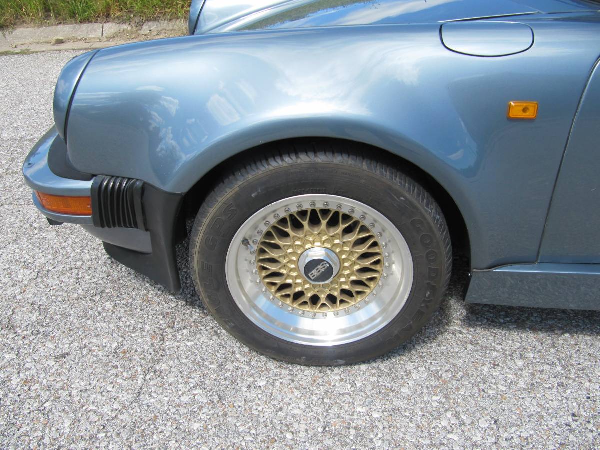 Porsche-911-turbolook-targa-1983-blue-5