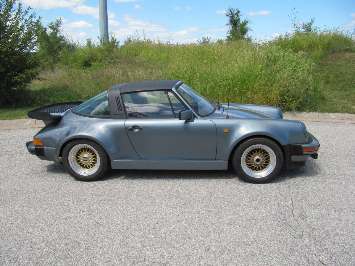 Porsche-911-turbolook-targa-1983-blue-7