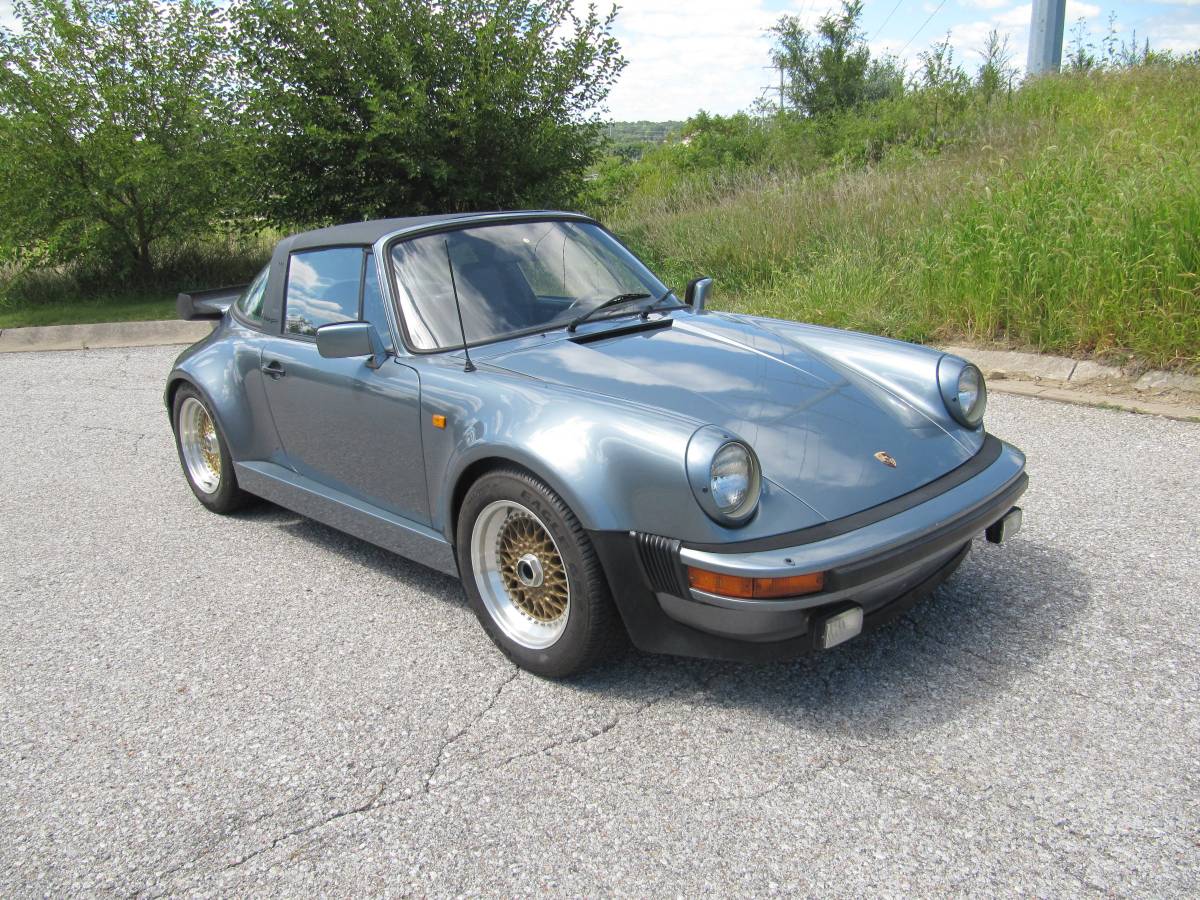 Porsche-911-turbolook-targa-1983-blue-8