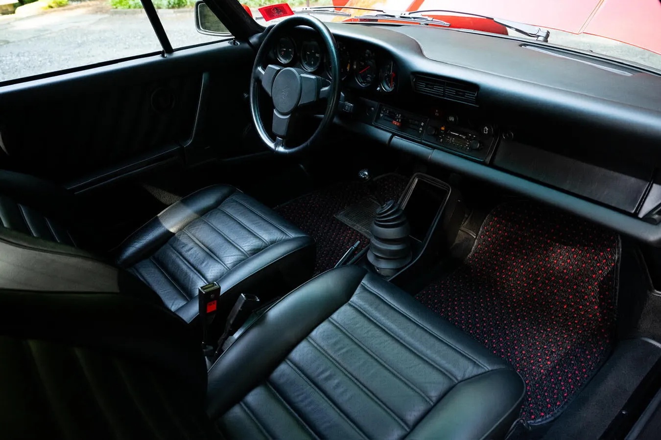 Porsche-911sc-1979-Guards-Red-Black-11